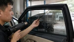 cách bóc phim cách nhiệt ô tô cũ